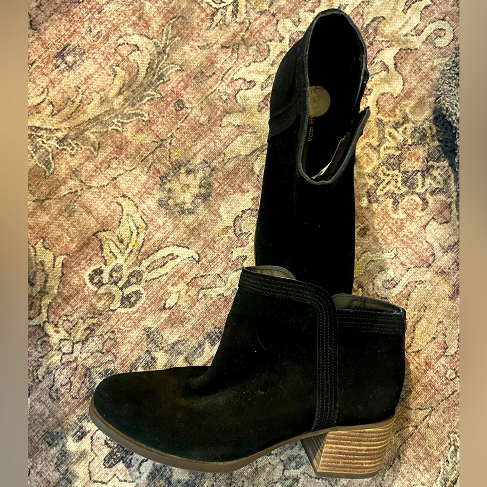 Koolaburra size 8 black ankle booties BRAND NEW